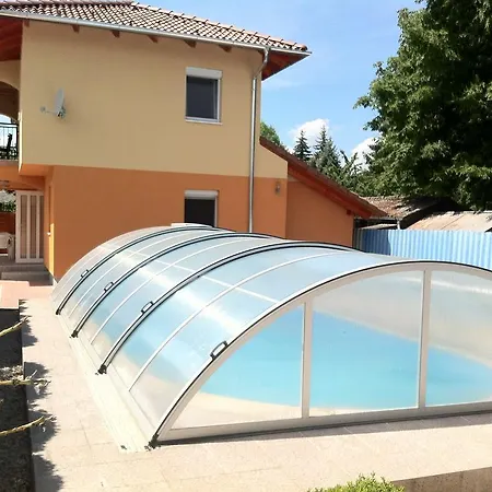 Granada Medences Apartmanhaz Διαμέρισμα Szántód