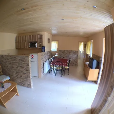 Granada Medencés Apartmanház