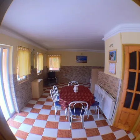 Granada Medencés Apartmanház