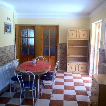 Granada Medencés Apartmanház